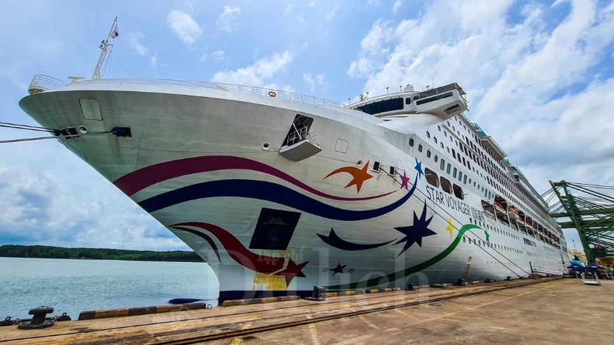 Cruise ship Star Voyager brings 1,200 foreign tourists to Da Nang